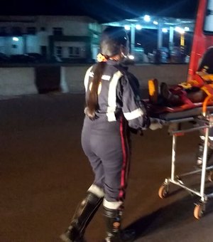 Motociclista sofre fratura exposta ao colidir com mureta de proteção na AL-220