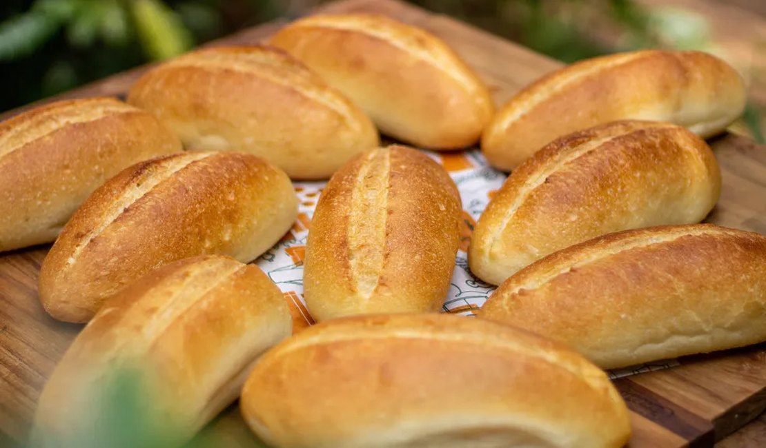 No dia do pão francês, queridinho do café da manhã varia de R$ 0,50 a R$ 1 em Maceió