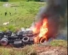 Caminhão pega fogo após tombar em ribanceira na zona rural de São Miguel dos Campos