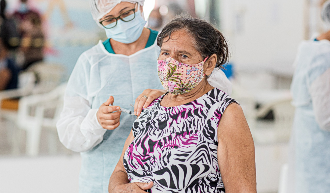 Idosos de 72, 73 e 74 anos serão vacinados a partir desta sexta-feira (19) em Arapiraca