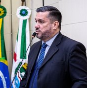 Leonardo Dias repercute móveis encontrados no Planalto e critica governo Lula por não comprar remédio para criança alagoana