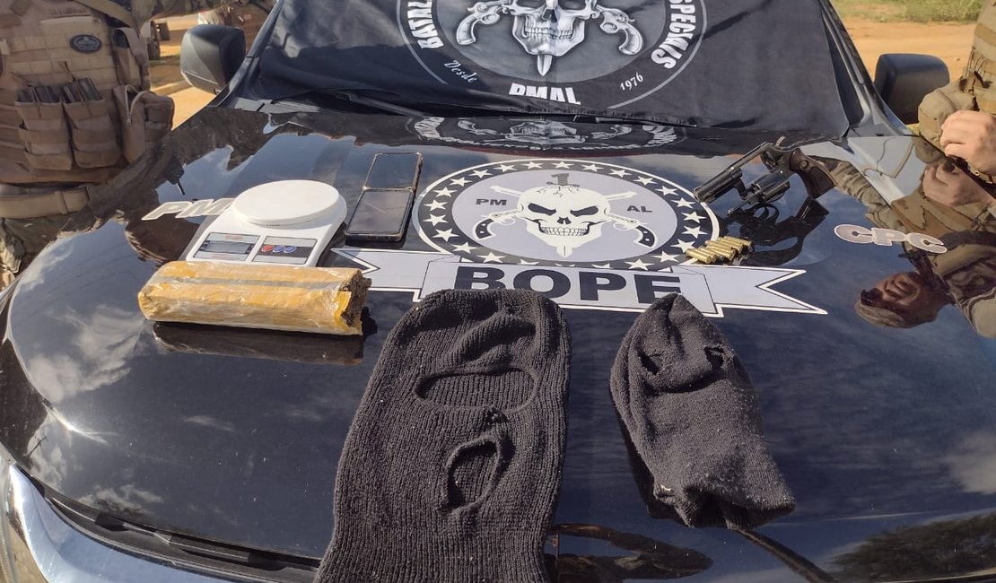 Drogas e armas são apreendidas em operação da Policia Militar na cidade de Belém