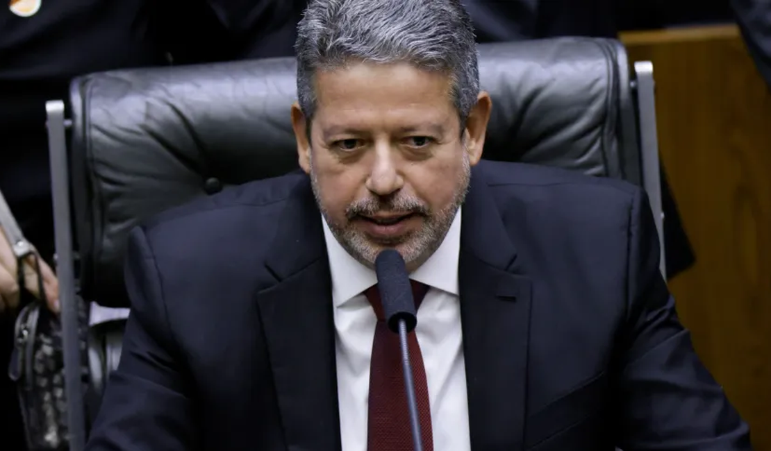 Arthur Lira determina voto presencial de deputados na próxima segunda