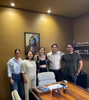 Cibele Moura recebe Conselho Regional de Farmácia e debate piso salarial da categoria