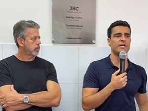 JHC sinaliza reaproximação com Lira e manda recado para Rui: ‘Falar até papagaio fala’