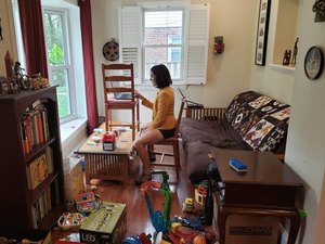 Mãe viraliza na internet ao mostrar o que é trabalhar com crianças em casa