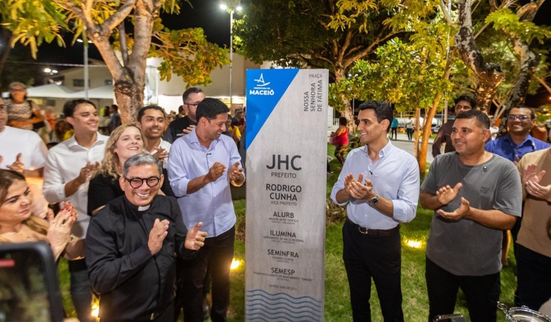 JHC entrega praça totalmente revitalizada no Feitosa