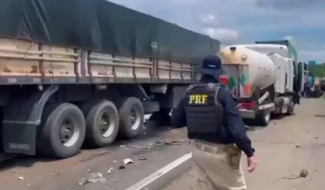 Ônibus com romeiros de AL com destino ao Juazeiro do Norte-CE se envolve em acidente e deixa feridos