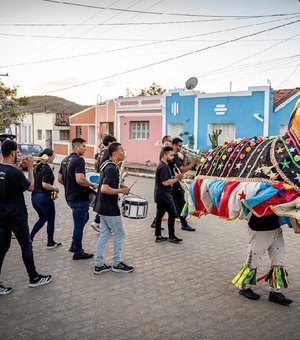 Cortejo do Bulba leva cultura às ruas da Ilha do Ferro e abre Primavera Cultural