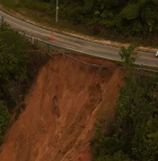 [Vídeo] Rodovia é interditada após deslizamento de barreira no Pilar