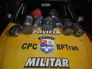 BPTran apreende 10 quilos de maconha, dois veículos e uma balança de precisão
