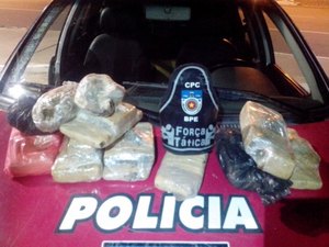 Polícia Militar apreende drogas na Grota do Estrondo em Maceió