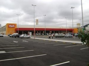 Ladrões levam R$ 5.800 mil de carro em estacionamento