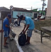Moradores do bairro Canafistula, em Arapiraca, se unem e limpam praça 