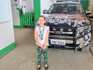 Criança visita a sede do terceiro Batalhão de Polícia Militar, em Arapiraca