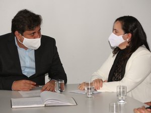 Câmara Municipal: Jario Barros empossa Fabiana Pessoa como a nova prefeita de Arapiraca