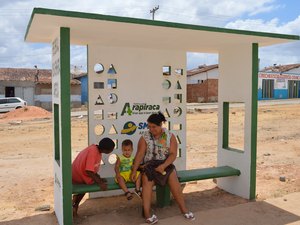 Prefeitura instala 25 abrigos de ônibus em bairros e povoados de Arapiraca   