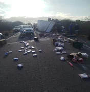 Colisão entre caminhões e carros deixa mortos e paralisa trânsito na BR-320, na Paraíba