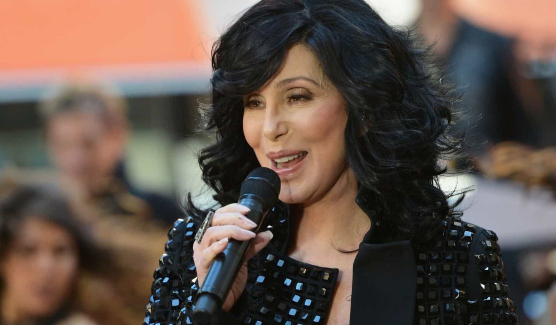 Cher pede desculpa após comentários sobre a morte de George Floyd