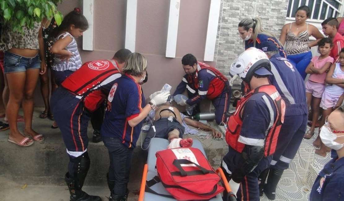 Queda de idoso na rua provoca sangramento e parada cardíaca