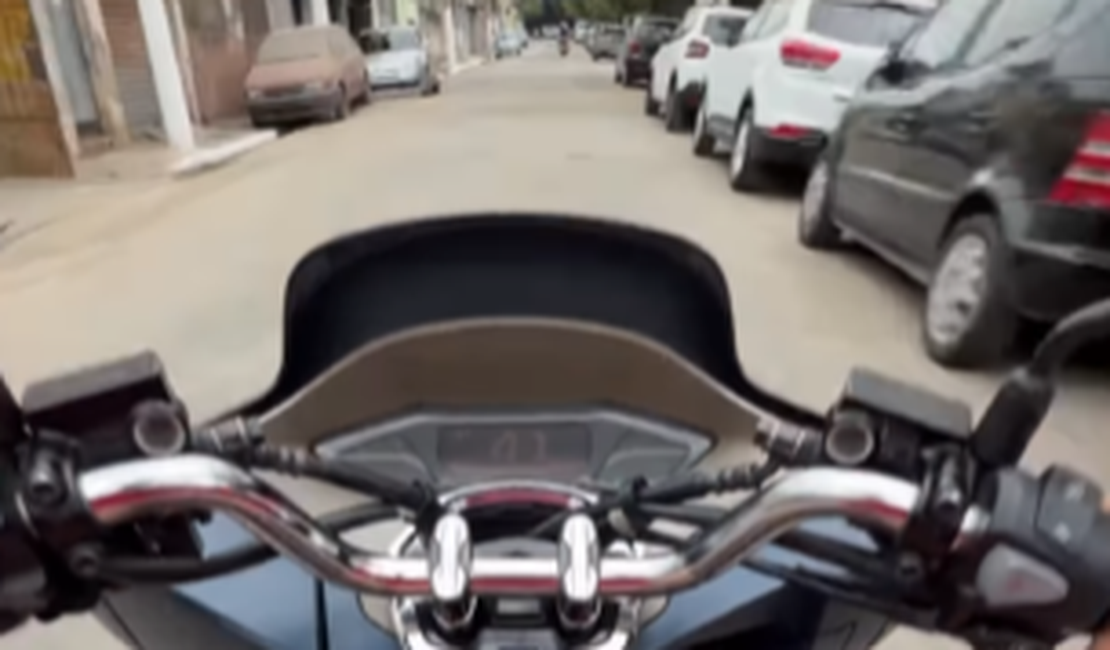 [Vídeo] Mulher que postava sobre motociclismo grava próprio acidente