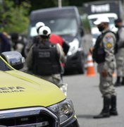 Homem embriagado comete desacato ao tentar arremessar sandália em policiais no município de Girau do Ponciano