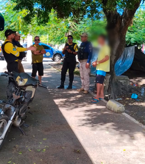 Homem abordado por prática de manobras perigosas em moto, é preso em Maceió