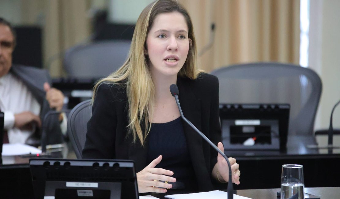 Cibele Moura defende mudança no sistema de proteção às mulheres e destaca lei de sua autoria