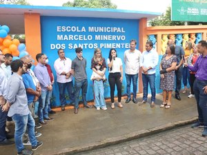 Prefeito de Palmeira dos Indios entrega Escola Marcelo Pimentel à comunidade do Paraíso