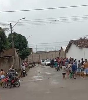 Jovem é baleado em atentado à luz do dia no bairro Mata do Rolo, em Rio Largo