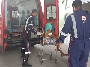 Homossexual é agredido fisicamente com objeto cortante