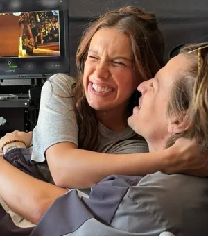Millie Bobby Brown fará série com David Harbour após acusá-lo de abuso