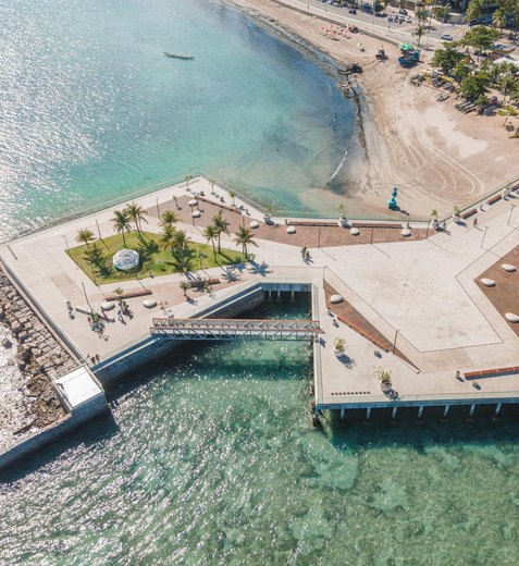 Homem é preso após quebrar câmera de monitoramento no Marco dos Corais, na orla de Maceió