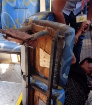 Idosa fica ferida após assento de ônibus se desprender em Maceió