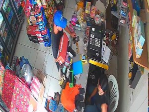 [Vídeo] Bandido armado comete assalto em mercadinho de Porto Calvo