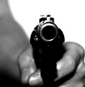 Polícia prende três pessoas por porte ilegal de arma em Maceió