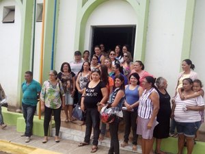 Servidores da educação voltam a ocupar prédio da prefeitura de Lagoa da Canoa