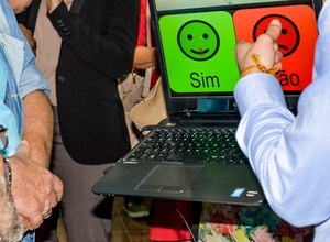 Portadores da ELA podem usar computador apenas com movimento dos olhos
