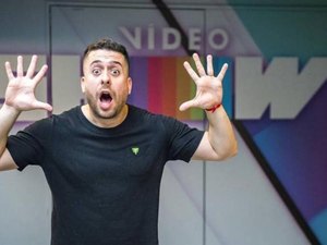 Repórter brinca com o fim do 'Vídeo Show': 'Vou para o governo Bolsonaro'