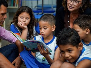 Vinte escolas de Maceió recebem Selo Alfabetiza por avanços no Ideb 2025