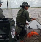 Polícia Militar apreende quase um quilômetro de redes de pesca irregular na Lagoa Mundaú