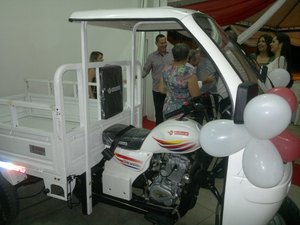 Famoso na Índia, Arapiraca ganha concessionária de triciclos motorizados