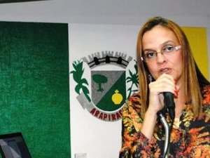 Atraso de salários na prefeitura de Arapiraca é um retrocesso, diz Aurélia Fernandes