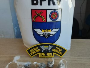 Jovem é detido com bombinhas de maconha em Maragogi
