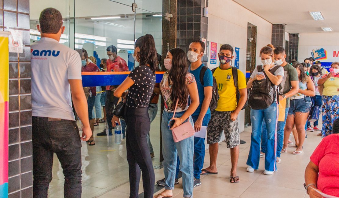 Estudantes que não realizarem a renovação podem perder o acesso à gratuidade