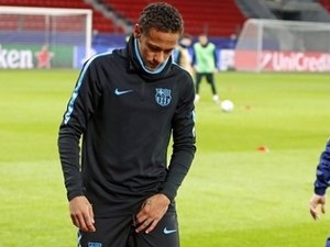 Neymar realiza novos exames médicos em clínica de Barcelona