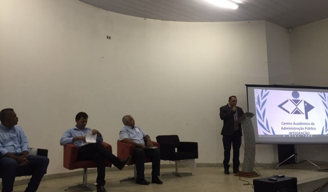 Rogério Teófilo participa de debate organizado por estudantes da Ufal