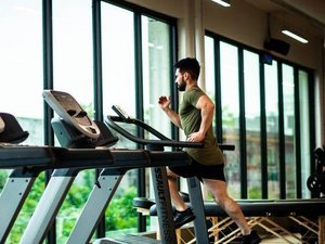 Em crise, comércio vê vendas para ginástica em casa dispararem 