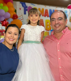 Prefeito de Junqueiro celebra formatura da filha na rede pública de ensino