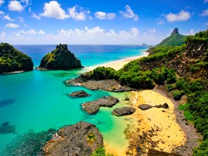 Maceioense dá a luz a bebê durante viagem turística a Fernando de Noronha